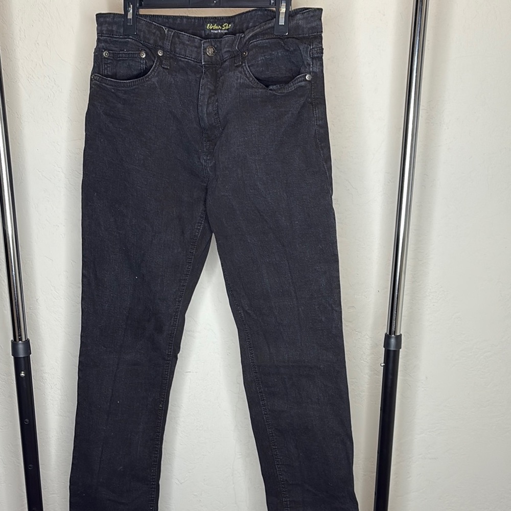 Black Straight-Leg Jeans with Uniform Wash